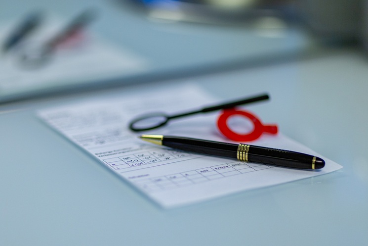 Stift und Messprotokoll